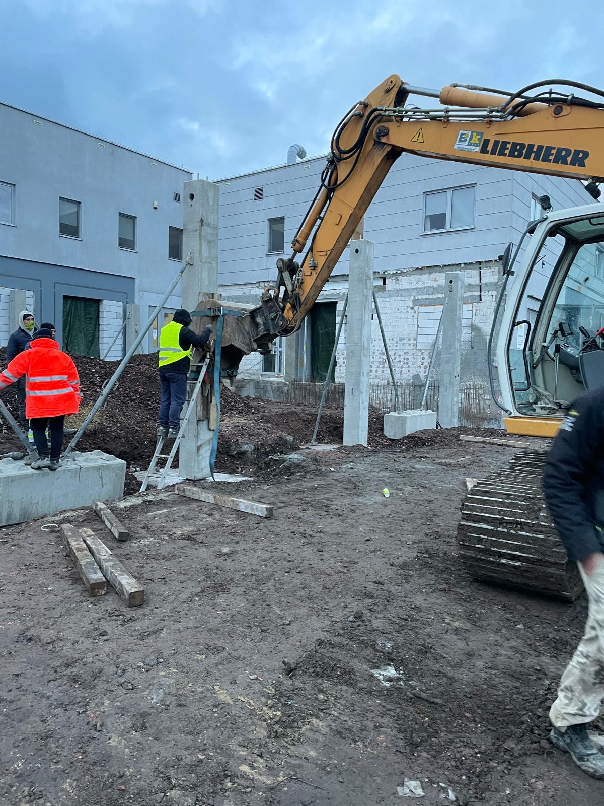 Posadowienie prefabrykowanych słupów żelbetowych