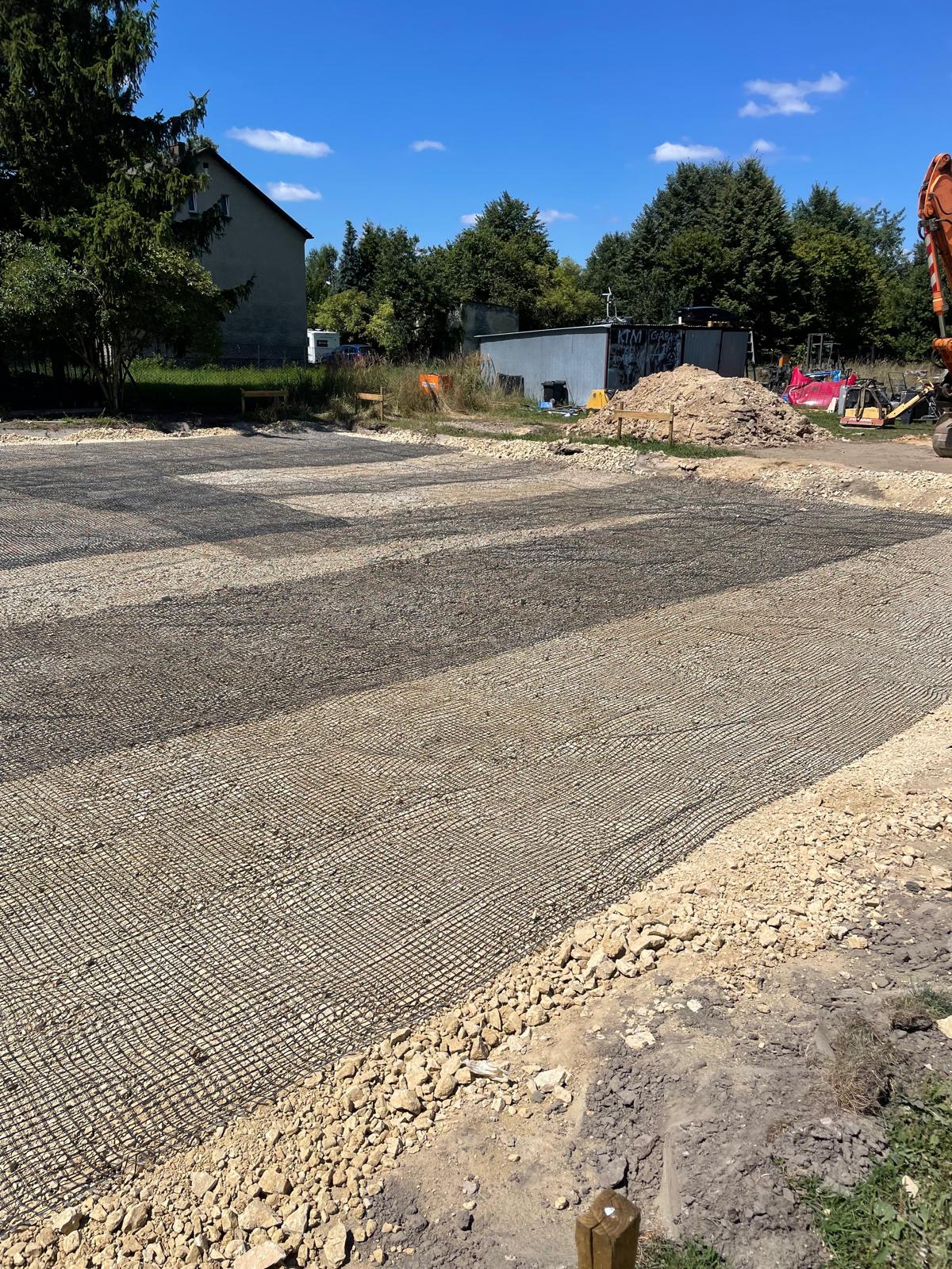 Ułożenie georusztu na wykonanej podbudowie