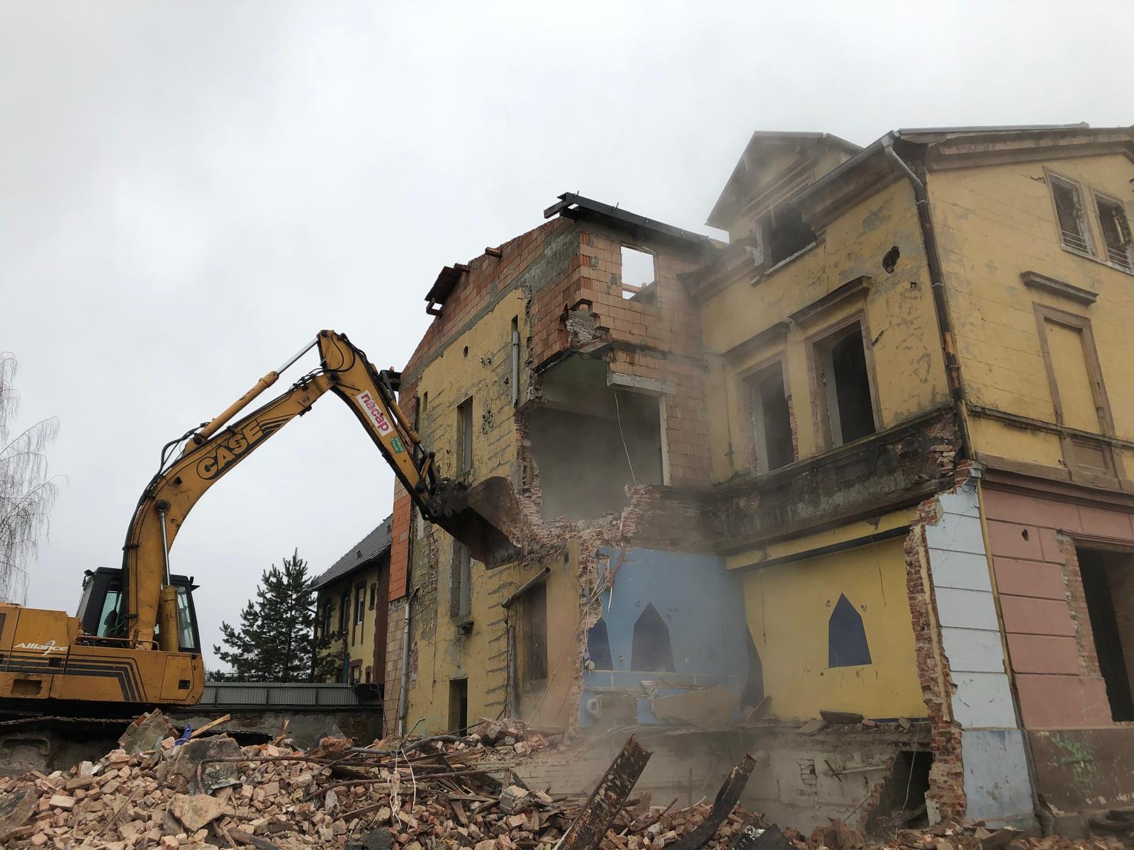Rozbiórka i wyburzenie istniejących budynków mieszkalnych i przemysłowych