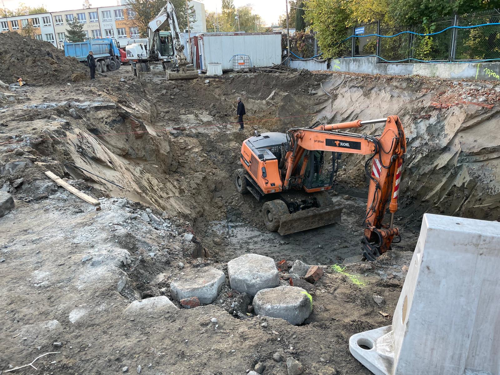 Wykopy pod zbiornik — głębokie roboty ziemne