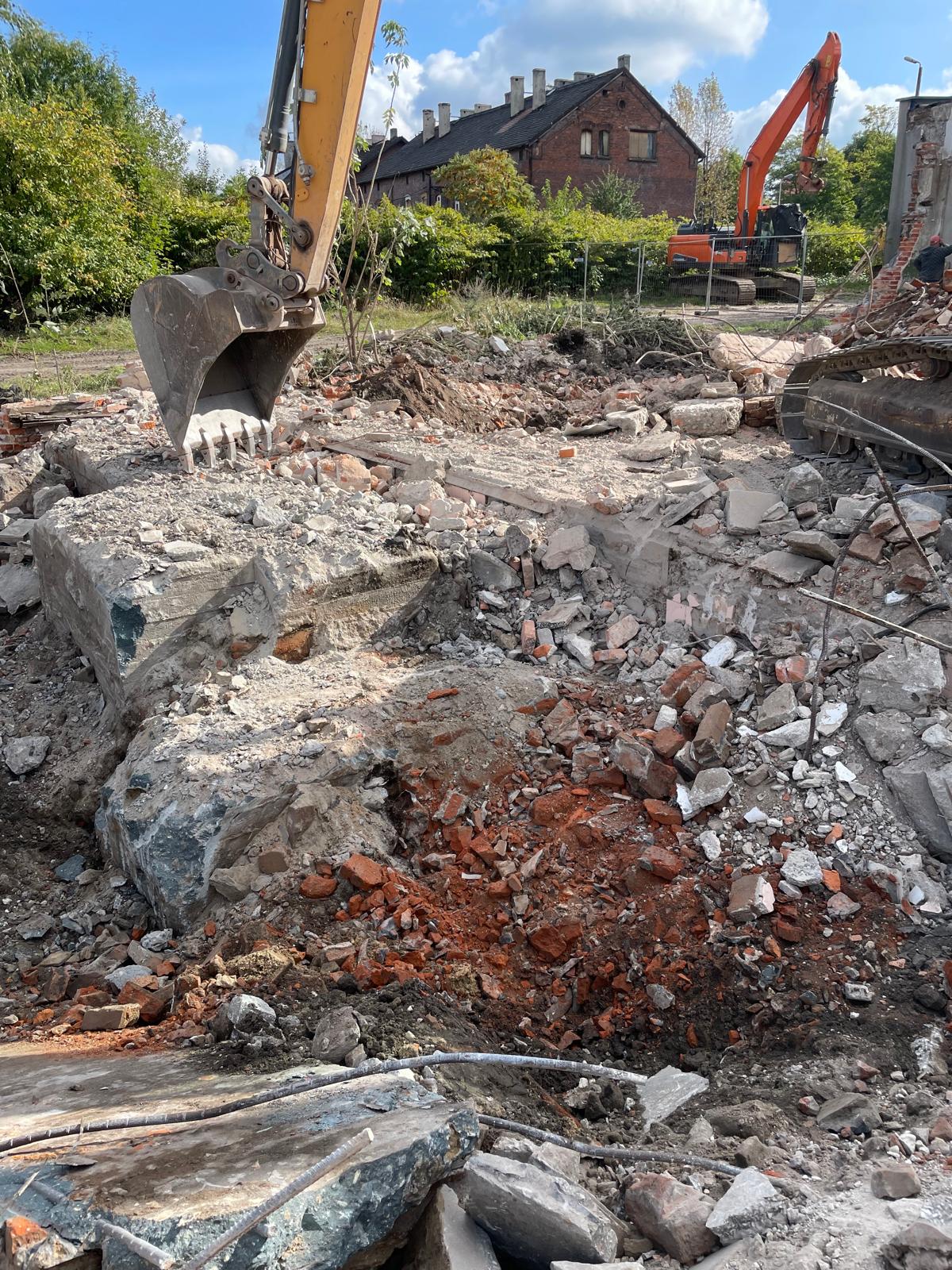 Rozbiórka i wyburzenie istniejących budynków mieszkalnych i przemysłowych