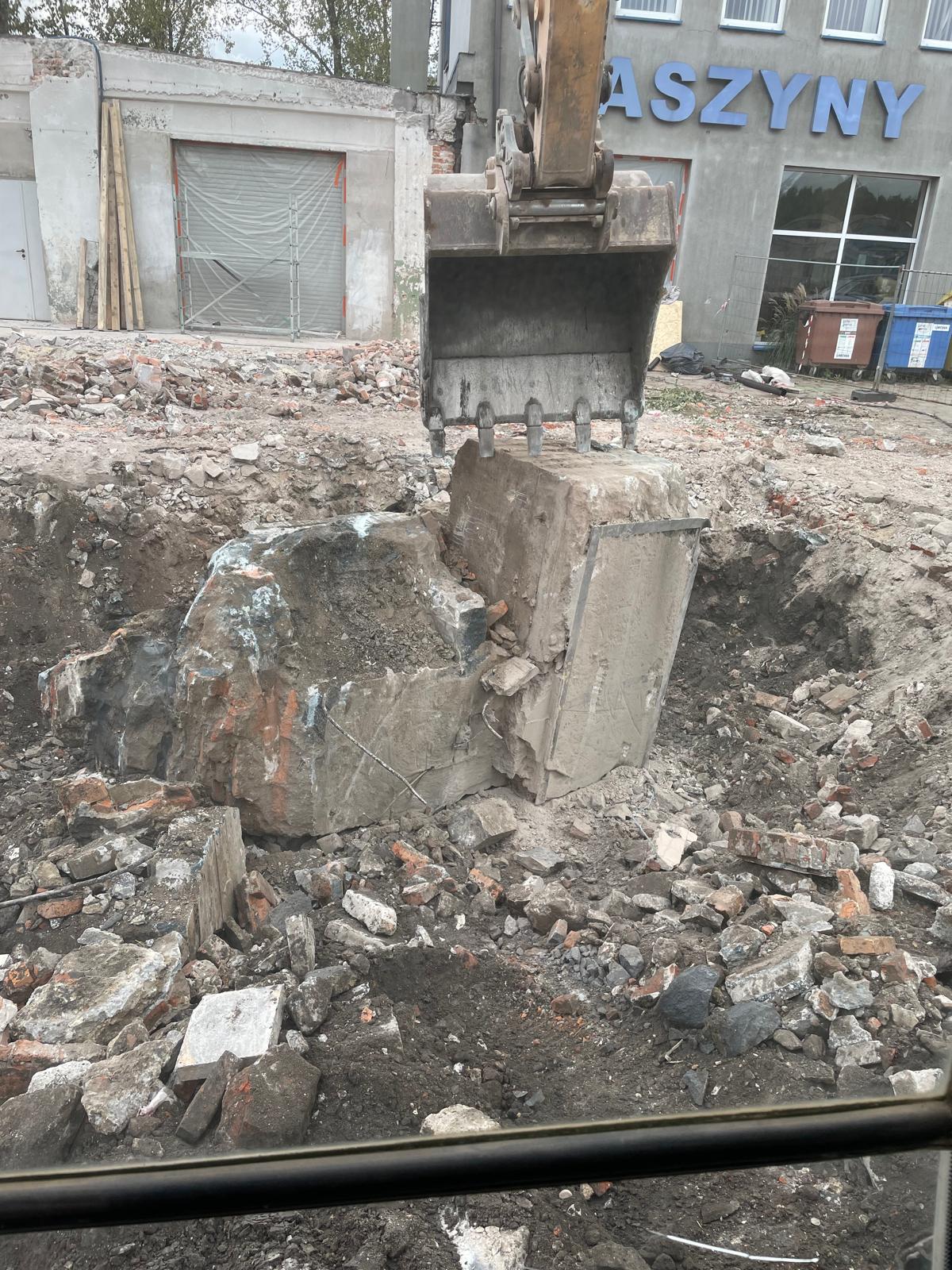 Rozbiórka i wyburzenie istniejących budynków mieszkalnych i przemysłowych